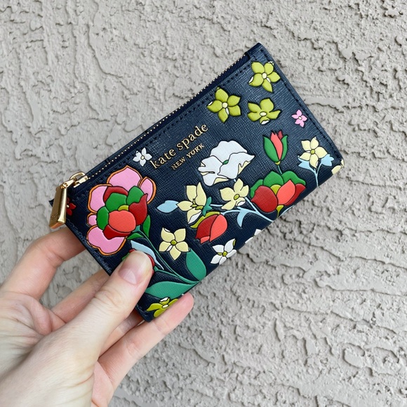 KATE SPADE Navy Pink Embossed Floral Garden Flower Bed Small Slim Bifold Wallet - Picture 5 of 16